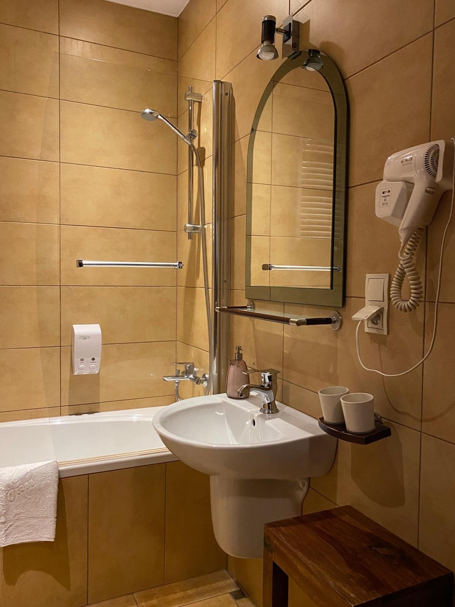 Hotel Zameczek Ксёнж-Вельки Экстерьер фото
